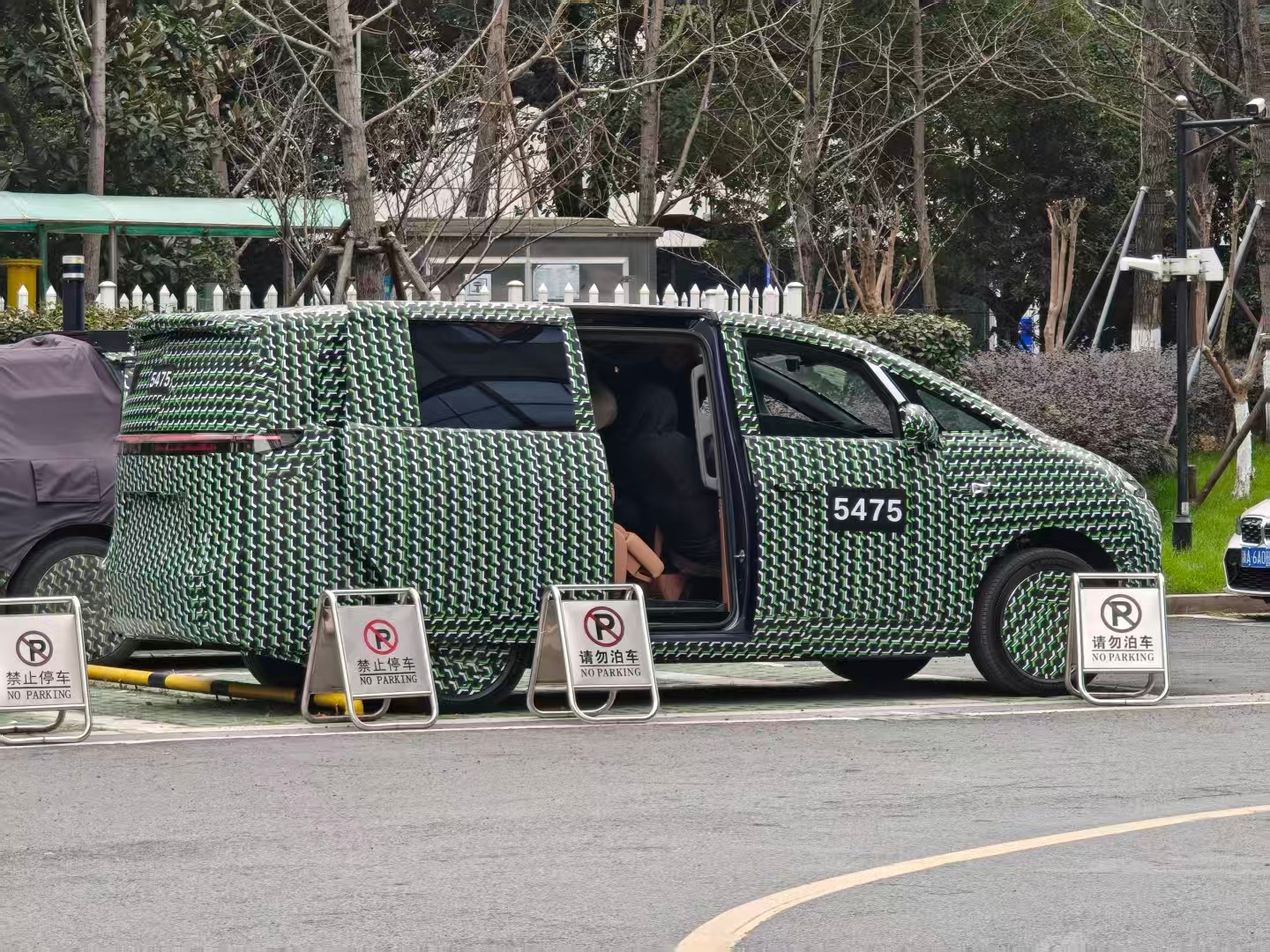 零跑的MEGA，LEGA抽象汽车商业评论