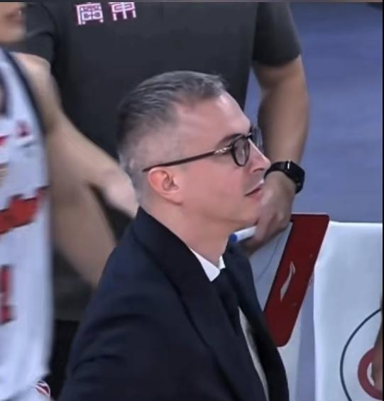 CBA第五轮广东队的成绩不如预期是早就预料之中，怪谁也怪不到教练的用人技战术层面