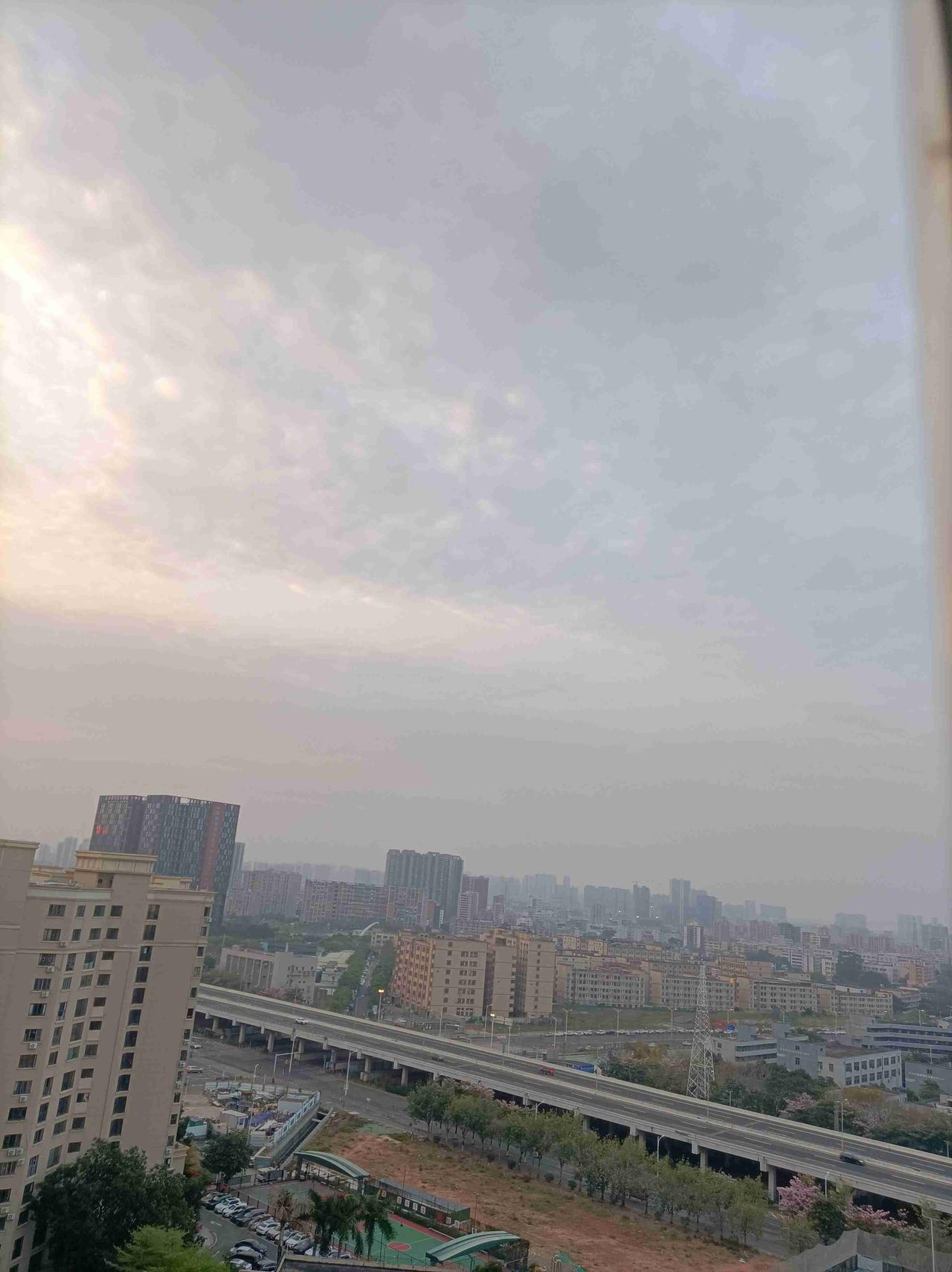 我的今日状态：😁轻松愉快
我这里的天气：🌤️多云:深圳今日多云转阴，气温15