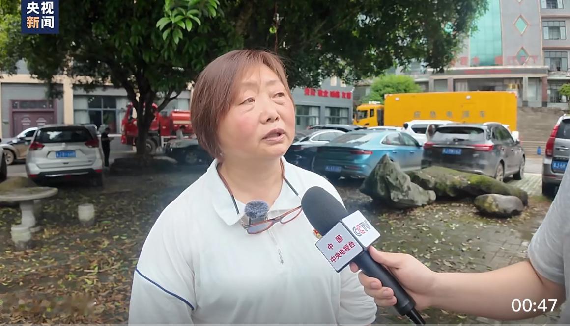 实际上，天天追着这位基层村支书让她自证清白也是没有必要不管是网友还是媒体，都应该