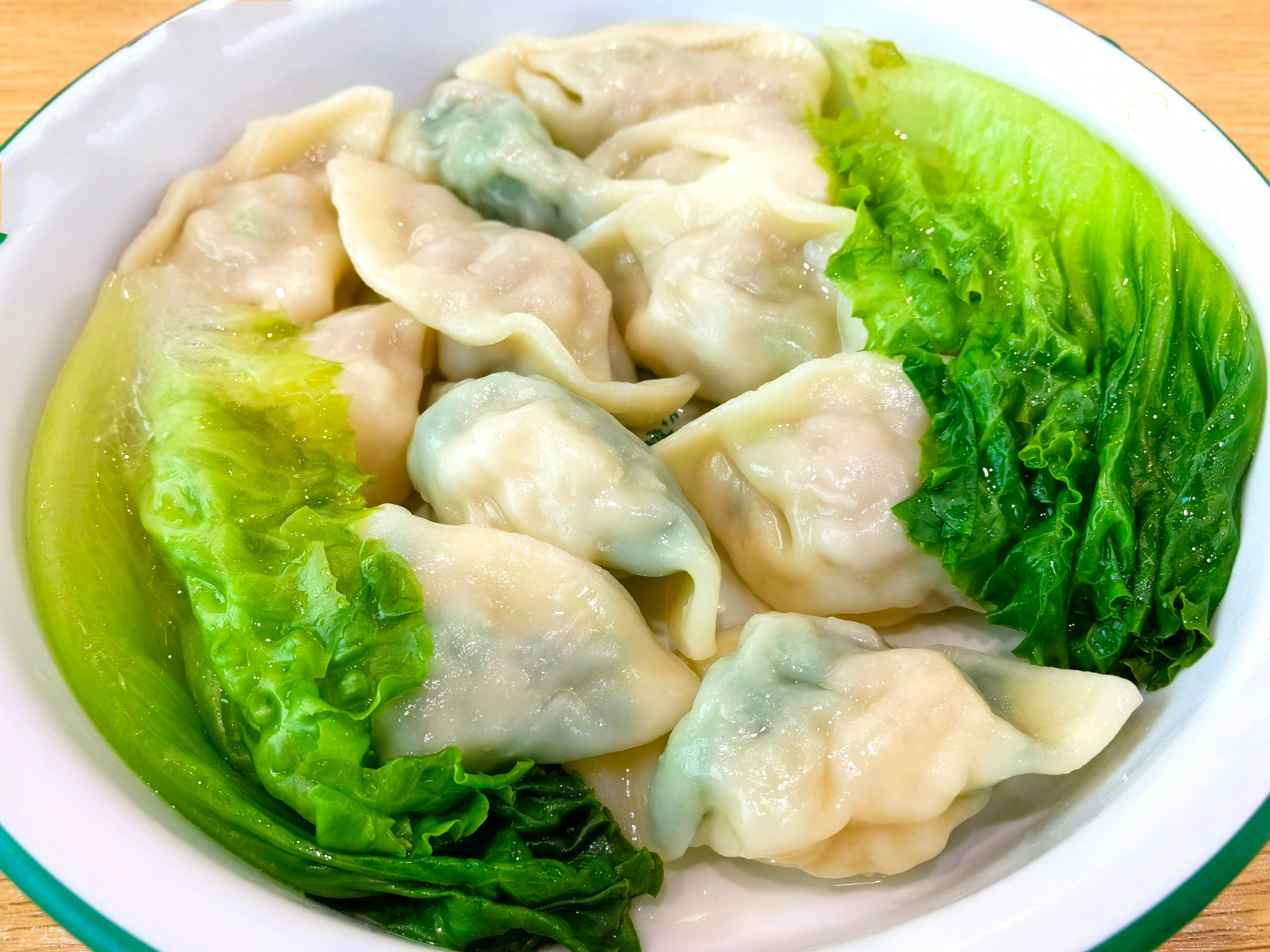 28块钱一份饺子，虾仁挺大 ​​​