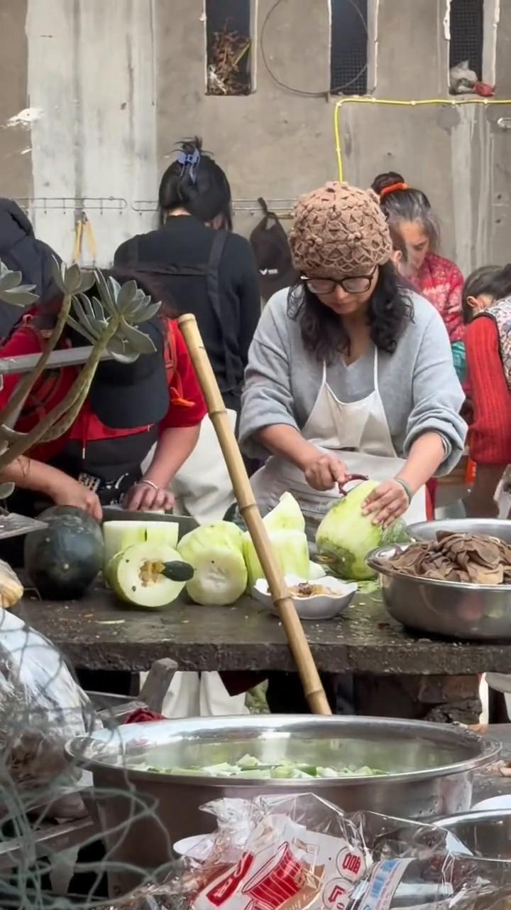 走过一个冬天，幸福的这一年送到了你身边。