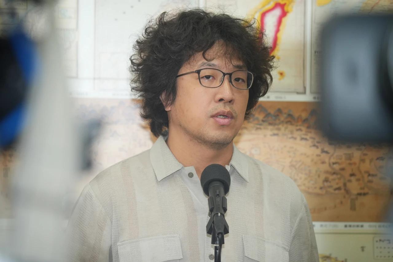 毕竟连自己的根都不认的人！ 沈伯洋反对代孕修法，拿自身经验称血缘不是家庭唯一标准