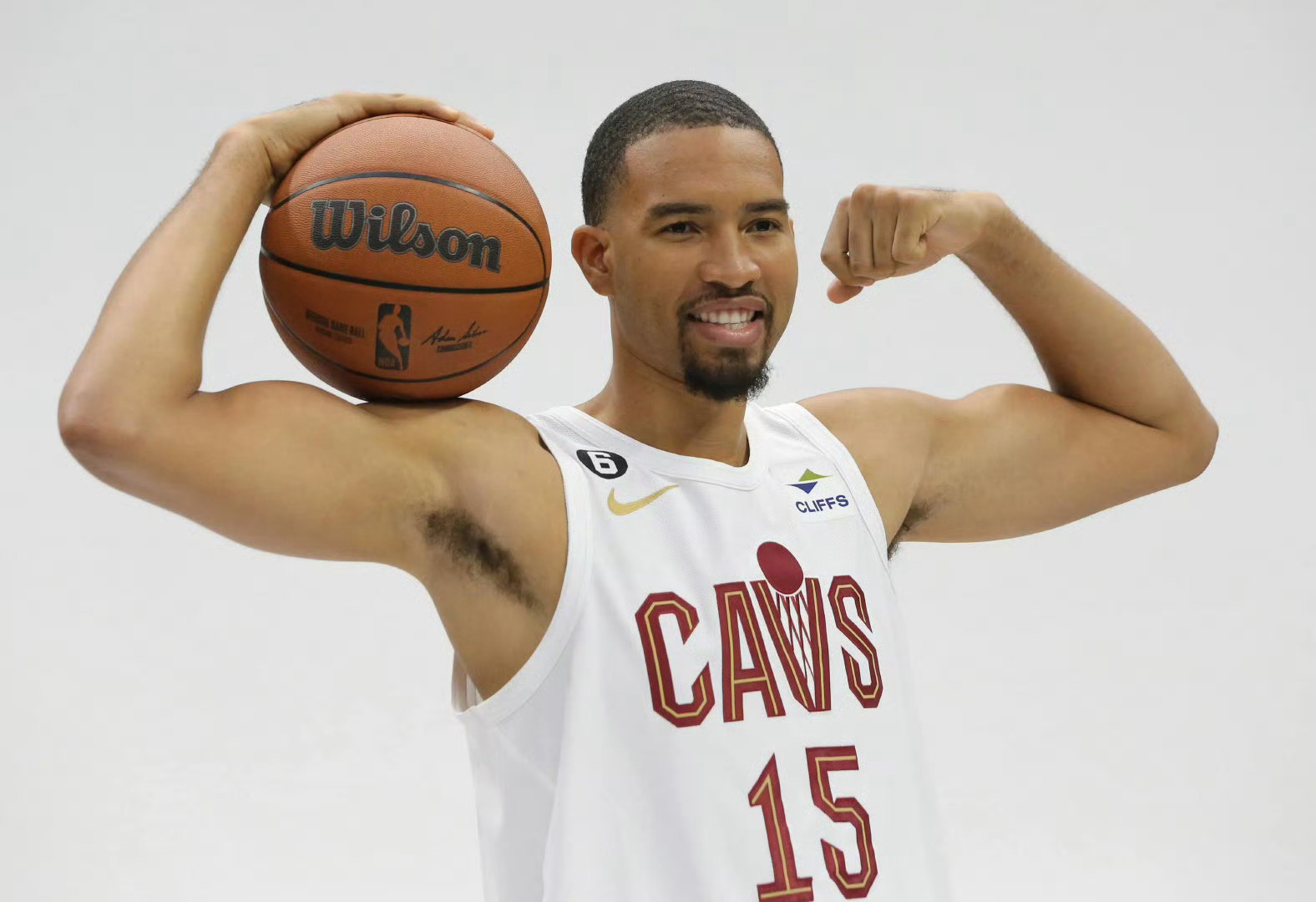 勇士签下莫布利哥哥骑士2025nba自由市场 勇士签下以赛亚-莫布利，让其代表球