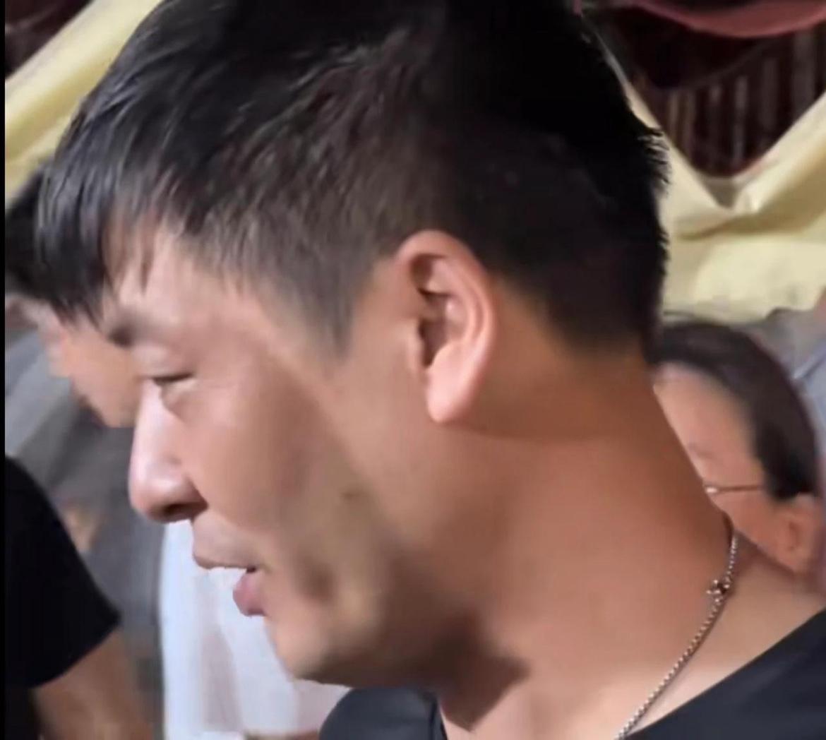 倘若人生也能如同短剧那样，拥有改写剧本、重启身份的机会。

或许张老师本就是江水