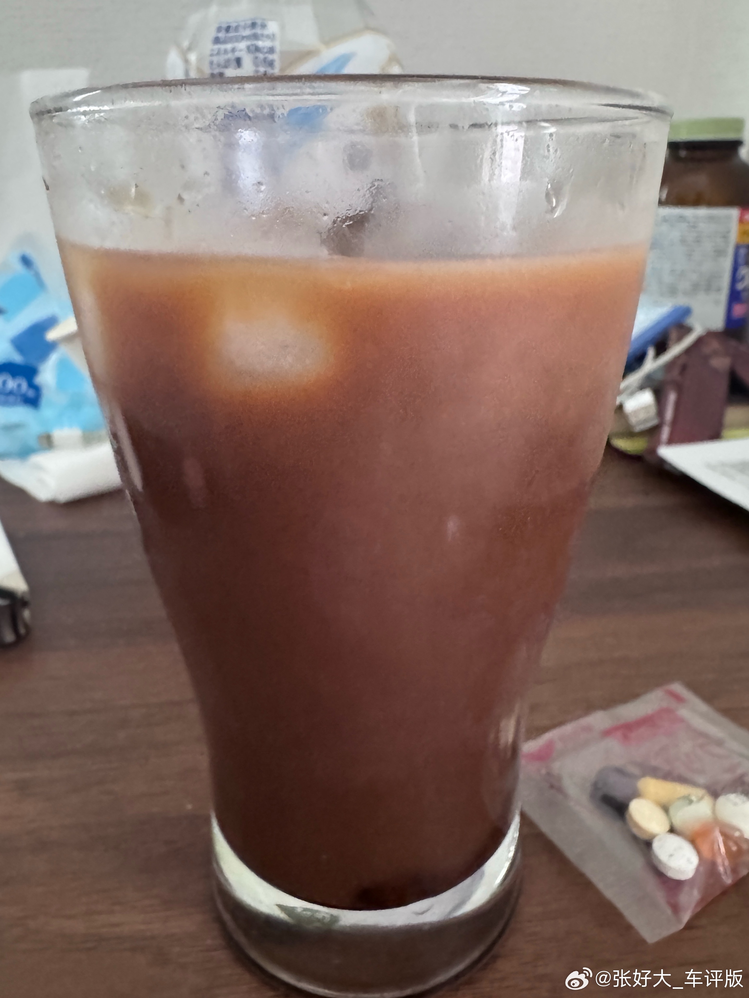 给自己调了个可可西梅红茶美式。尼玛，味道和小时候被逼着喝的中药汤子一模一样！