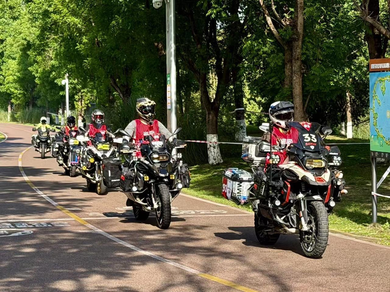 “2026成都天府绿道国际自行车赛”拾零。
成都市老年人协会攝影专委会
图文原创