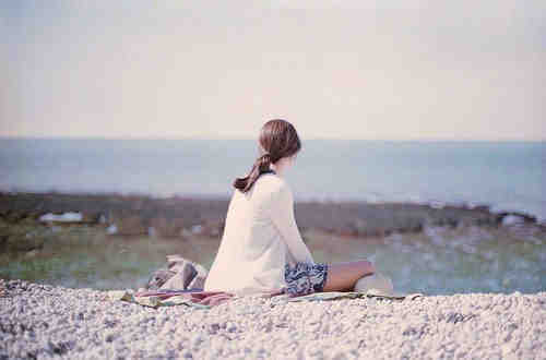 人一旦悟透了就会变得沉默，不是没有与人相处的能力，而是没有了逢人作戏的兴趣。  