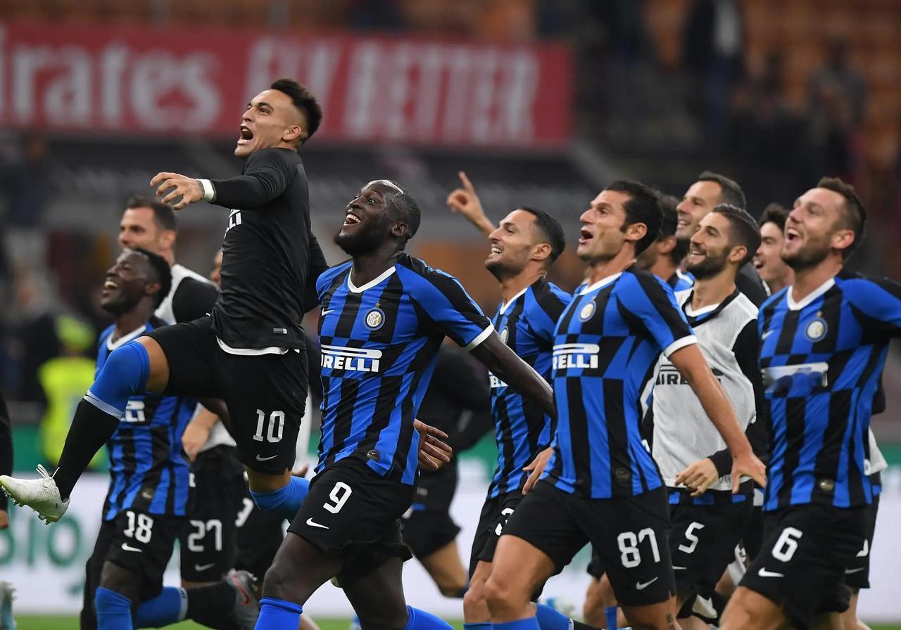 国米3：0卡利亚里，国米的欧冠资格到手了！
在榜首领先12分，甚至可以说冠军是越