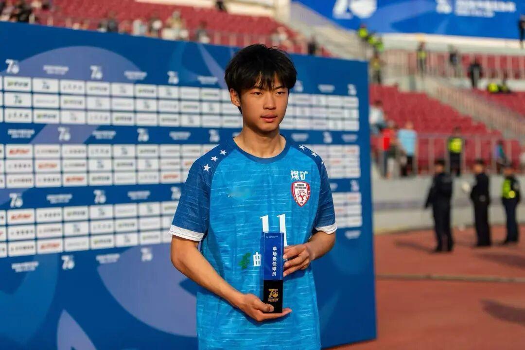 吴越杯温州队前锋吴伟豪踢足协杯斩获MVP

4月18日是中国足协杯第2轮比赛日，