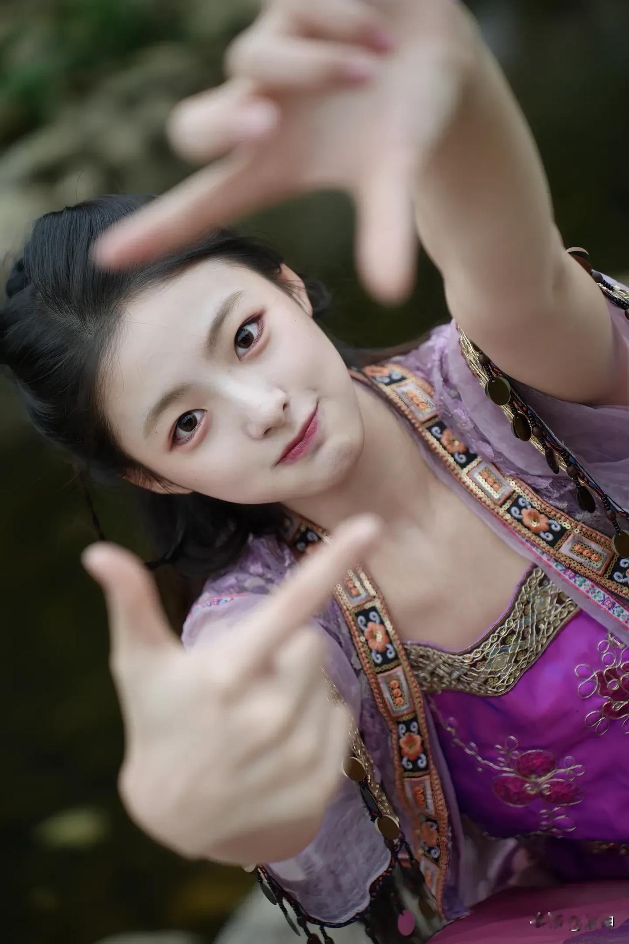 年轻的时候
爱上什么都不为过
永远活在年轻中 向往年轻的样子 我的年少时期 17