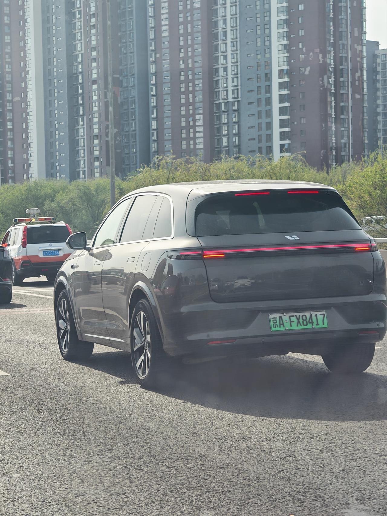 当增混被宁德做到了600公里，还伴随着后续电池价格不断下降，轻轻松松一台车，哪怕