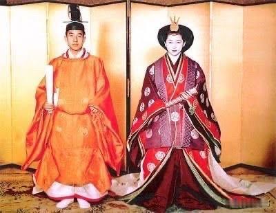 1959年4月10日，日本皇太子明仁与平民正田美智子举行结婚大典，这是日本皇室历