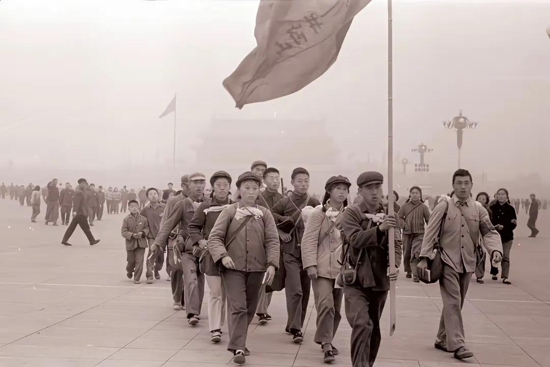 1966年，我和14个同学组织起来从泸县五中(玄滩)徒步串联，到达永川，再从永川