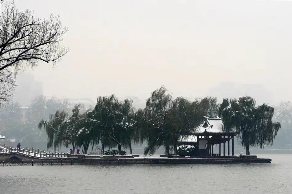 #上联：山青水净，下联，请雅对#云淡风轻