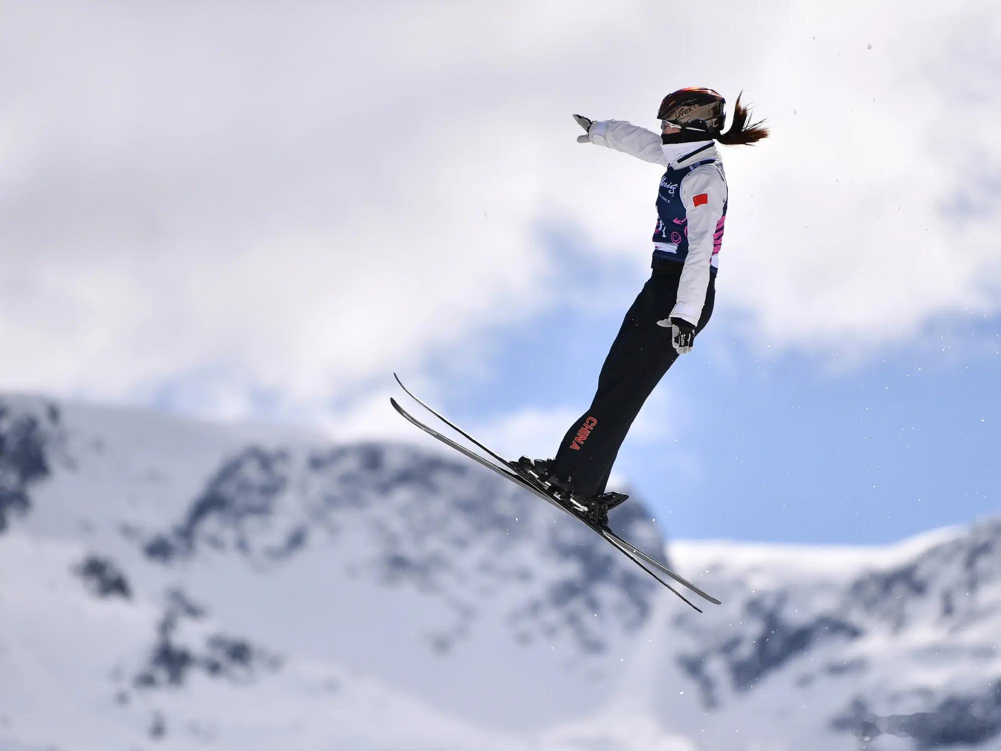 2金3铜收官！徐梦桃：中国空中技巧队是一支非常纯粹的队伍。米兰冬奥会自由式滑雪女