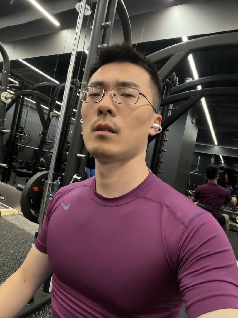 周末，已练不欠。我的日常plog见人不如健身