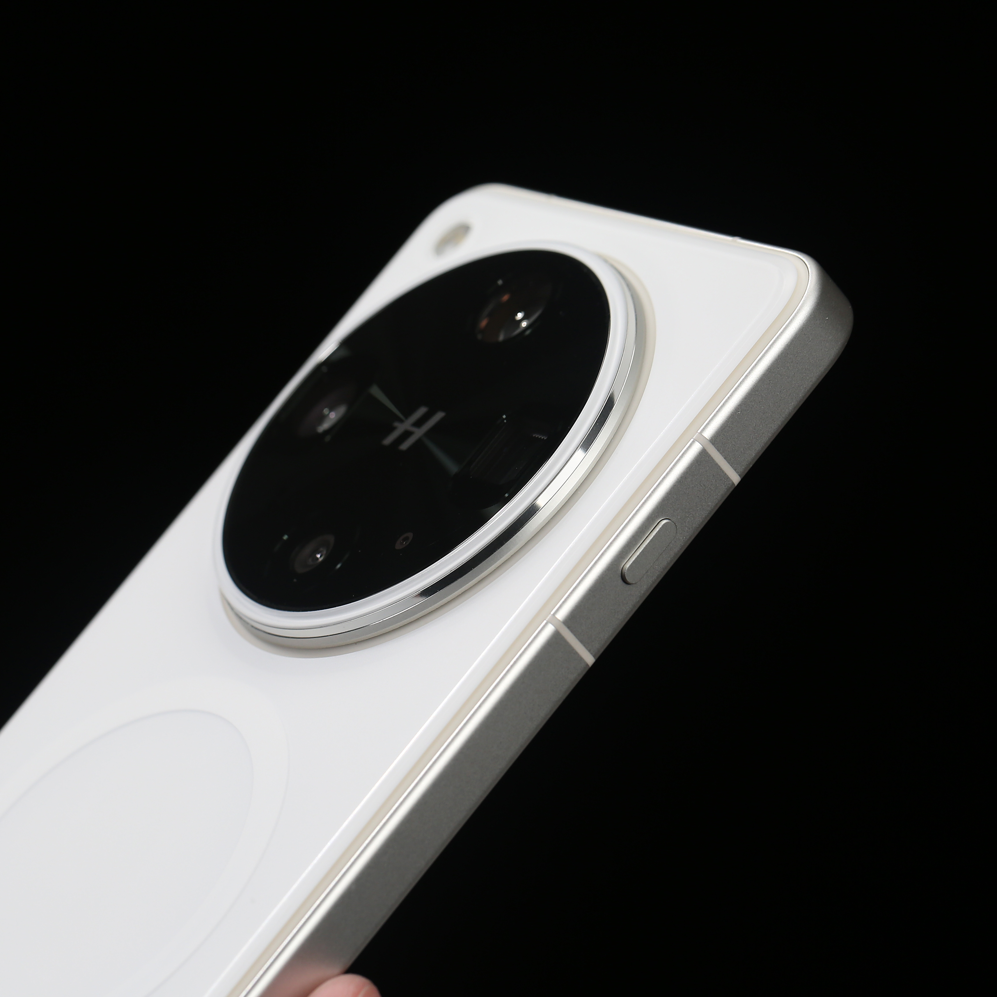 FindX8Ultra 的平嵌套装卖了180多个了这次的一个挑战就是我们做出来了