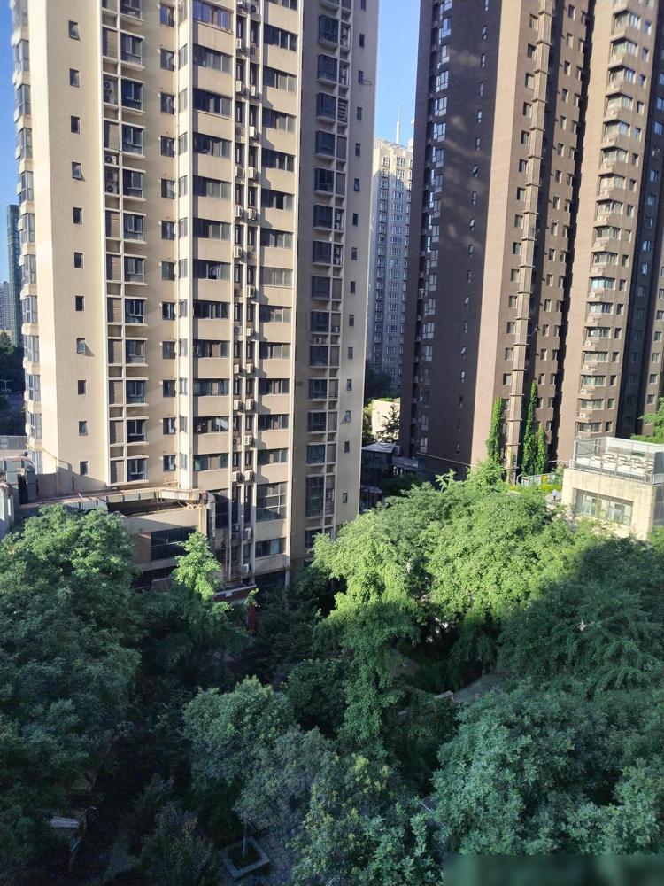 我的房子在中介挂了一个月准备出售，结果今天就成交了。

我这套是2018年摇号抢