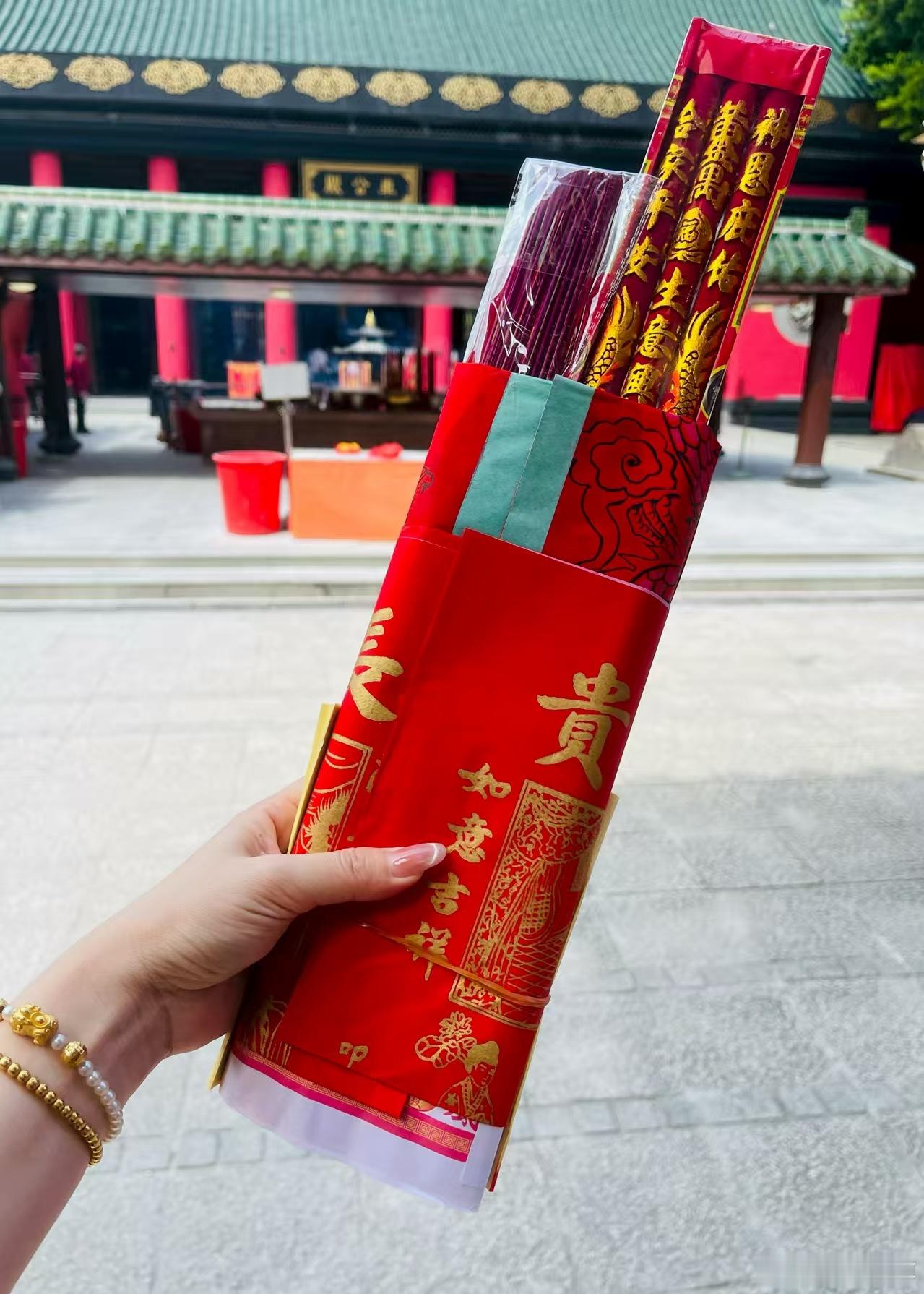 认知 只知道谢娜是个主持人，跟我们老百姓有什么关系呢？我还是想一想，我的下一顿饭