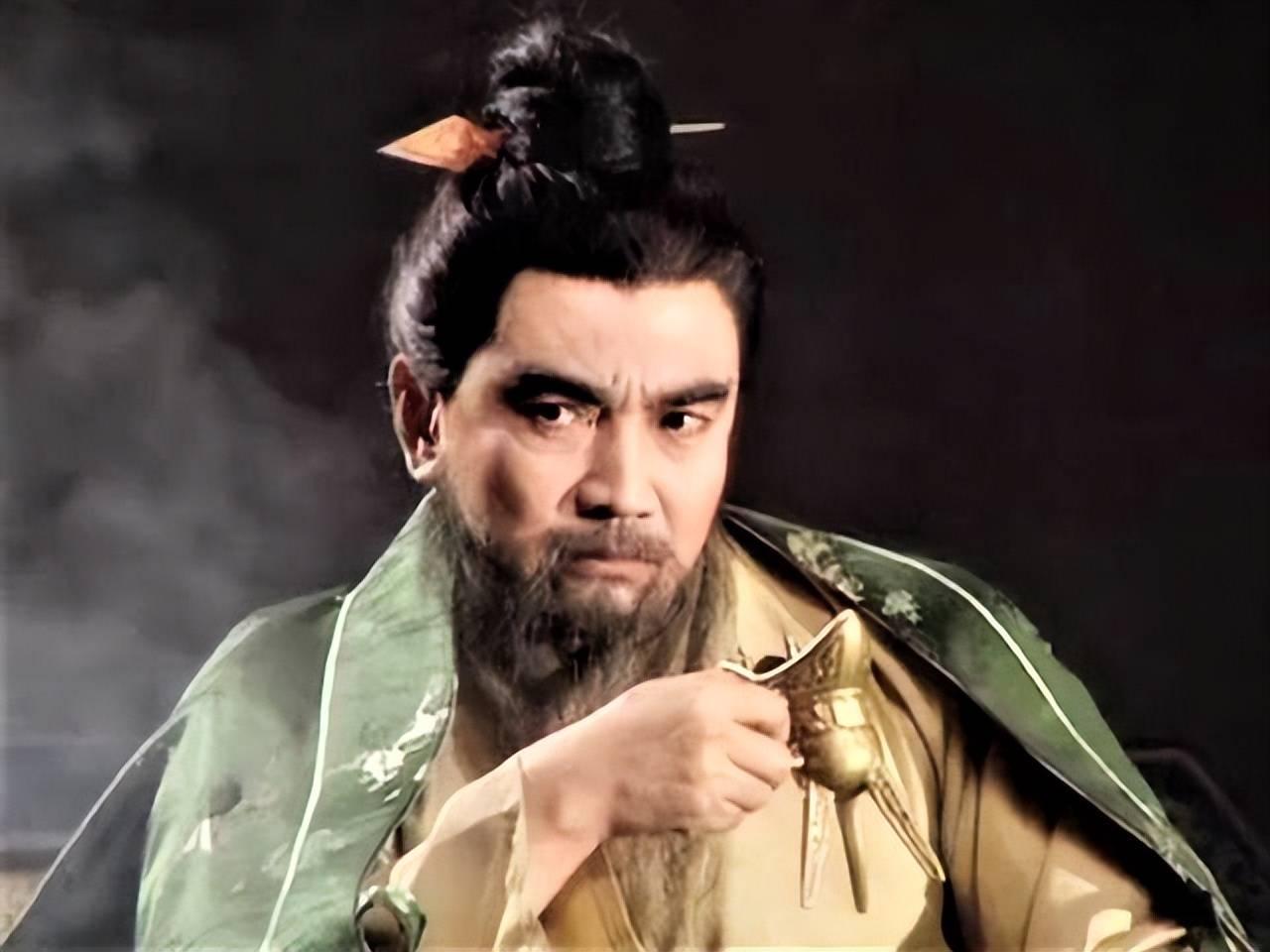 顶级豪门凭什么被边镇草根按在地上摩擦？

看看公元189年洛阳城里袁绍和董卓的生