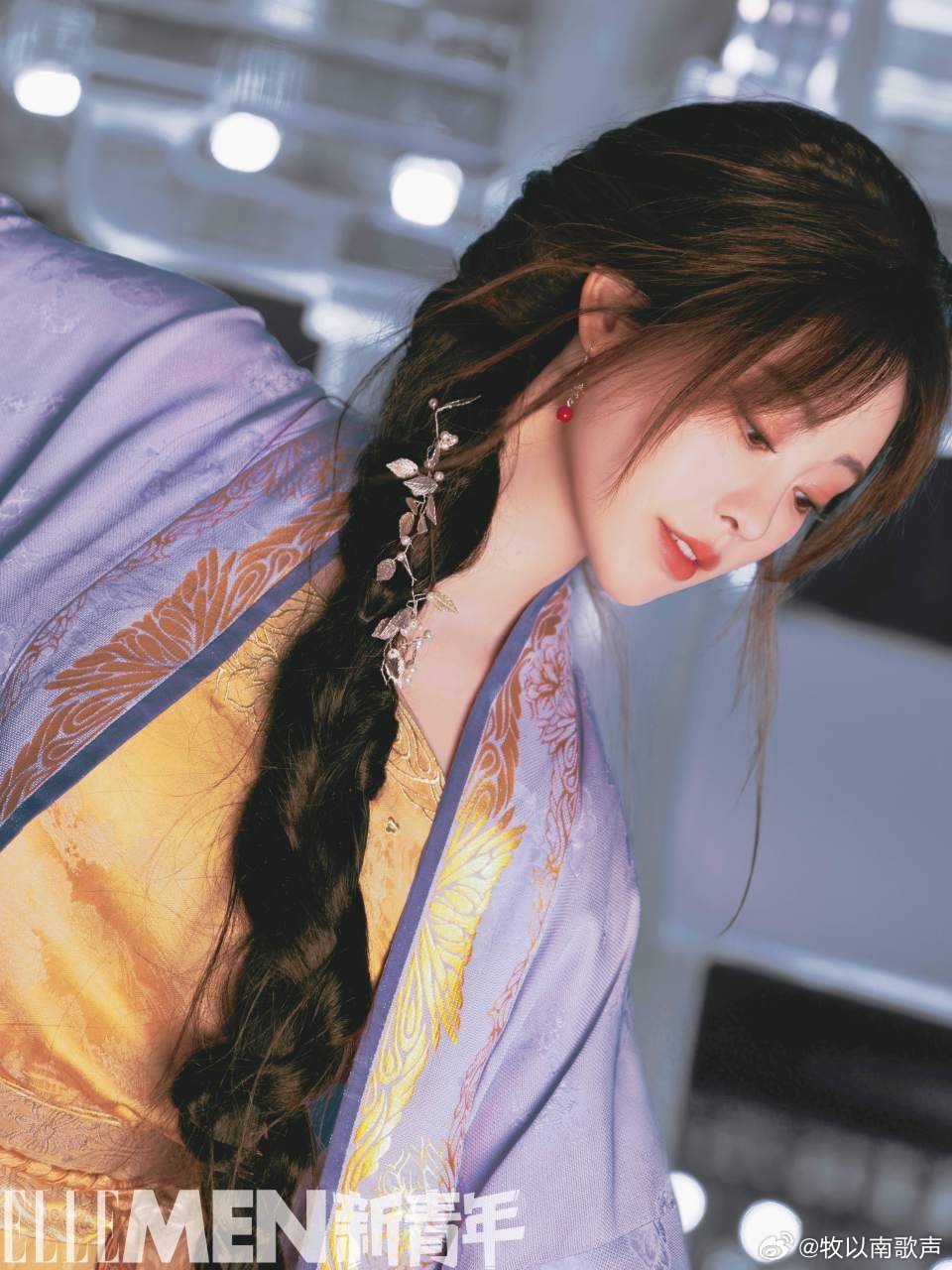 祝绪丹接了一米长麻花辫祝绪丹五官好精致 自带氛围感光是看起来就已经足够惊艳了 氛