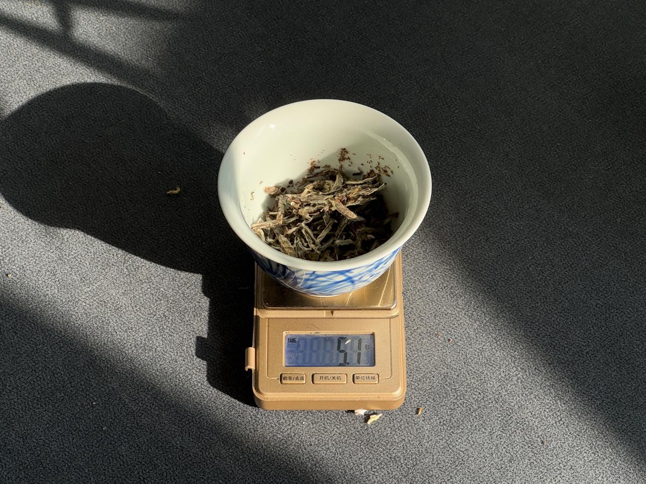 换个思路买茶叶，不仅好喝还省钱
①金骏眉。
平替：银骏眉。
金骏眉和银骏眉，都是
