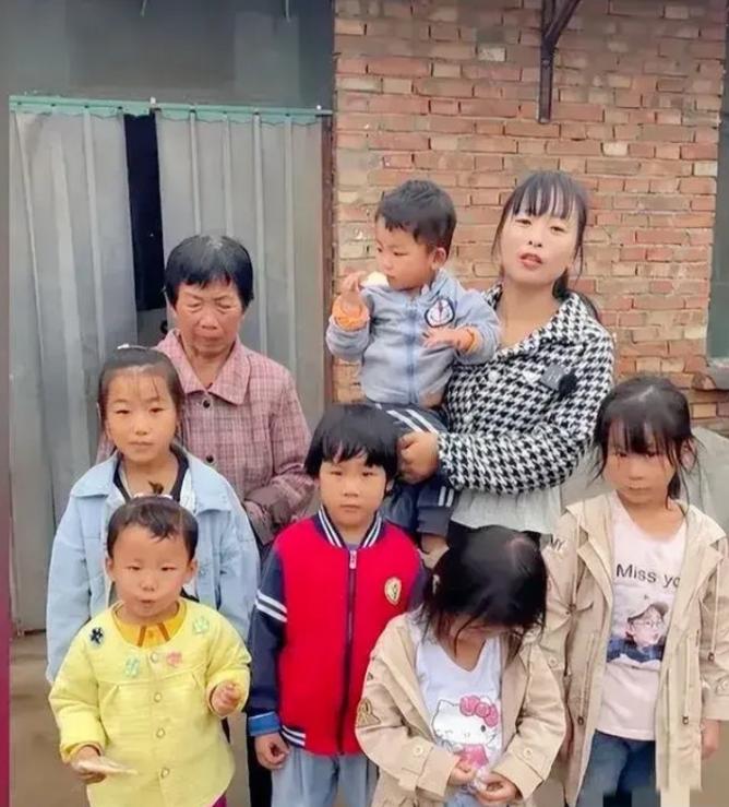 2021年，河南的朱大哥在修拖拉机时被砸身亡。谁知，他妻子不堪重负离家出走。弟媳