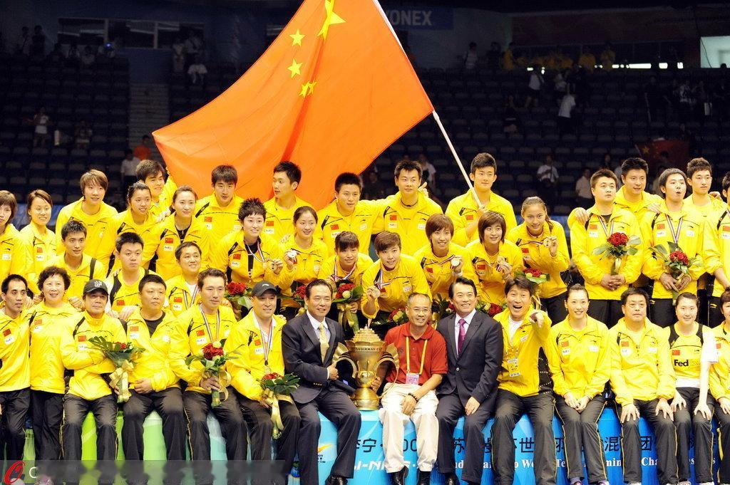 这张照片摄于2009年，是中国羽毛球队团体锦标赛成功实现3连冠并第7次捧起苏迪曼