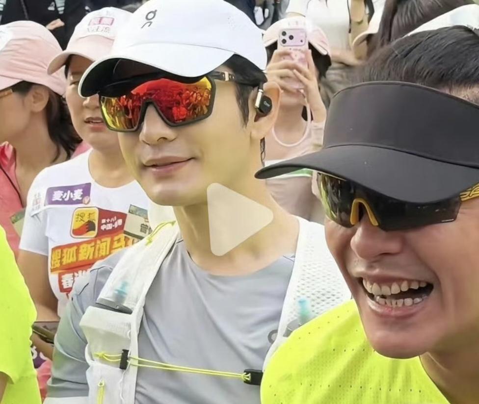 我的大爸快给我拿远点，黄宗泽许久不见怎么出来恶心人了！以前那个帅气的sir呢？果