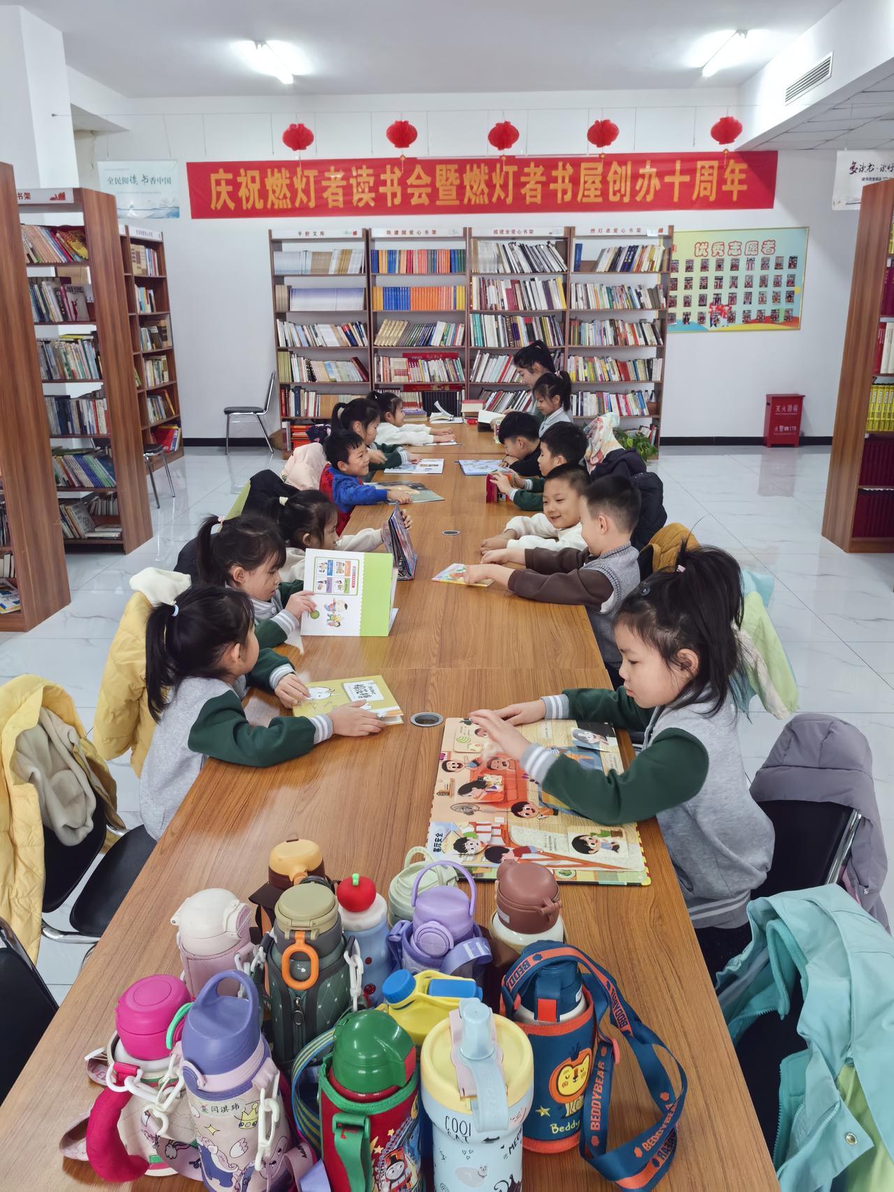 未曾想到，燃灯者书屋竟成为孩子们的乐园。