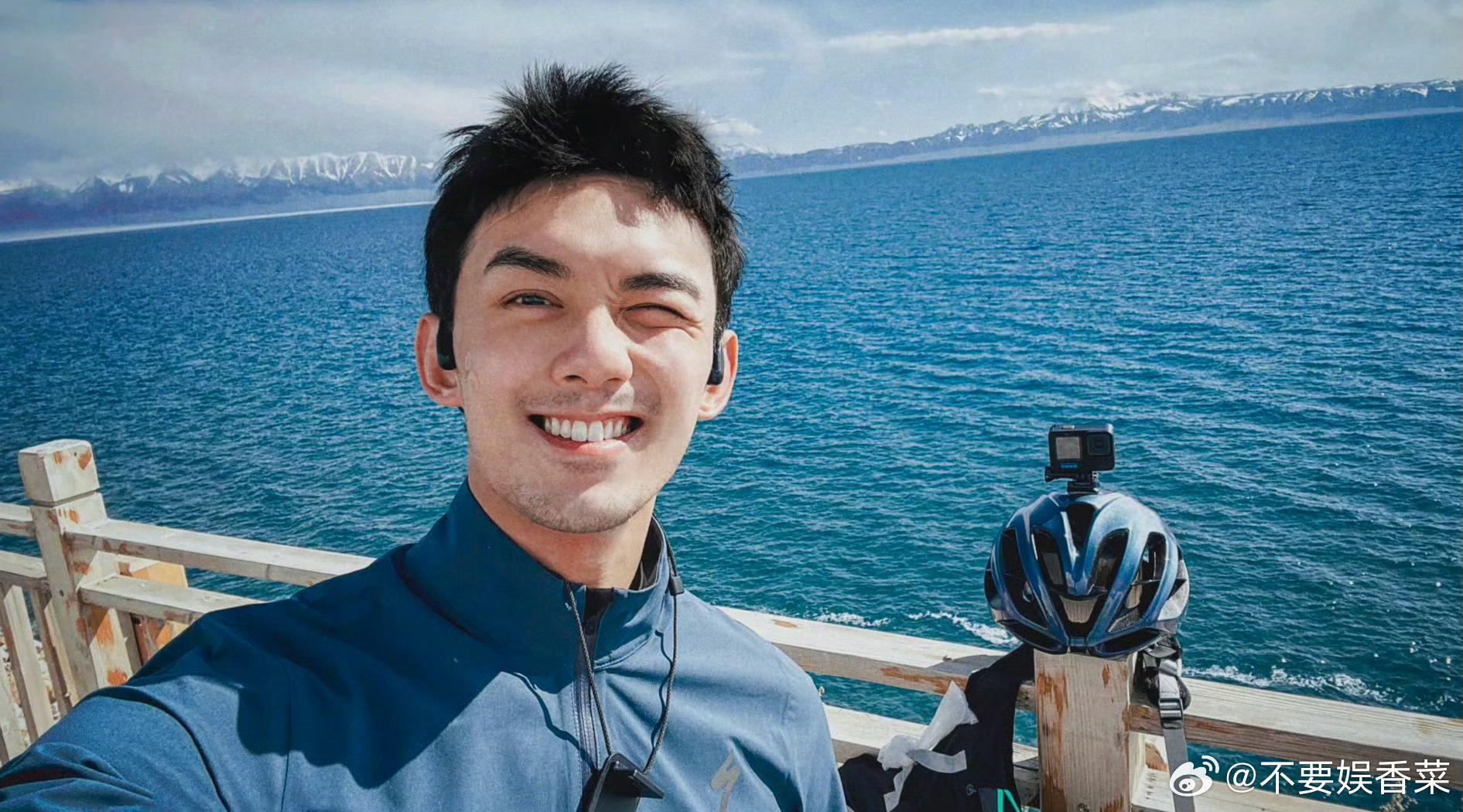 吴磊也太把我们当外人了吴磊你刚才不是这样的镜头前从容大方谈吐得体，私下瞬间切换调