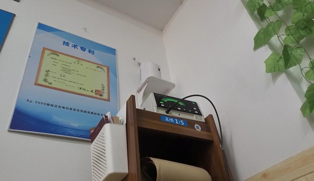 现在这些专坑老人的骗局真是越来越嚣张了。有个叫“科治好”的品牌，卖一种几万块钱的