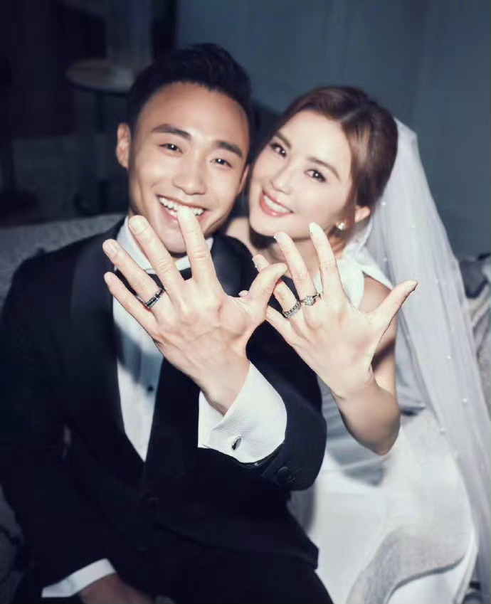 蔡卓妍才刚结婚就含泪控诉老公？不过他老公好像是健身教练！曝蔡卓妍含泪控诉丈夫