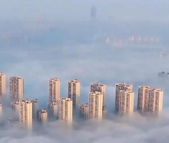 有德国网友说世界上有两个骗子国家，一个是美国，一个是中国。美国称自己是世界上最强