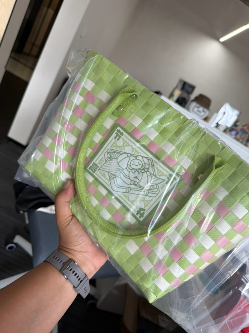 又学到了一种新的礼盒包装方式一到节假日，各大厂家就开始卷创意了，你看这个就挺好看
