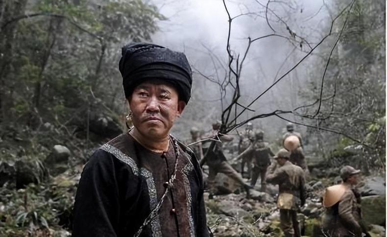 湘西巨匪陈策勋：让老婆和四名卫兵睡内房，自己在外面猪圈站岗
 
湘西巨匪陈策勋：