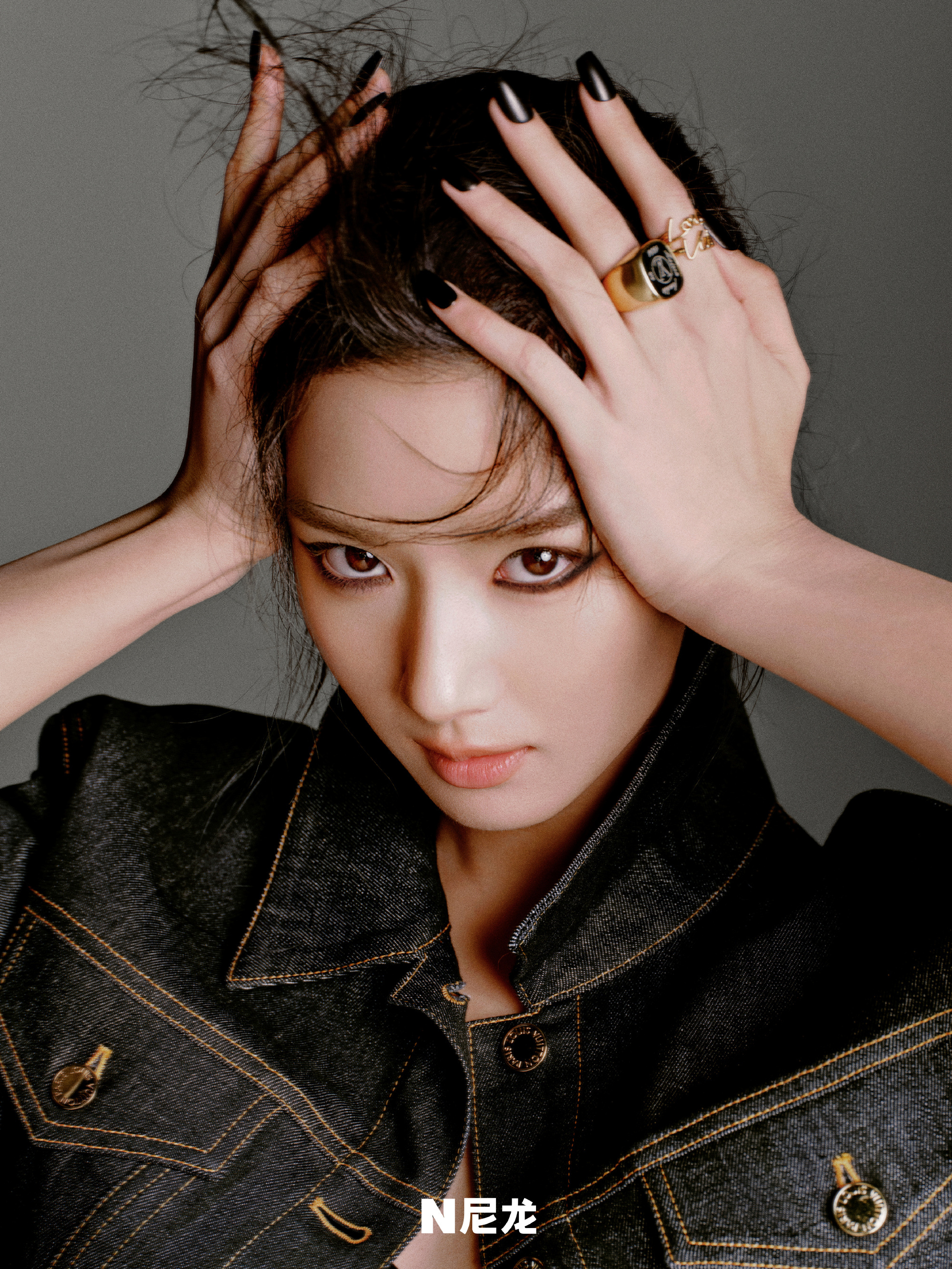 NYLON尼龙开年刊卢昱晓摄影：小刚 