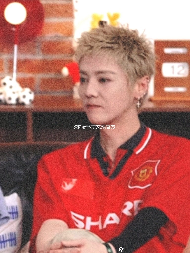 鹿晗范志毅世界杯主队都还没淘汰鹿晗范志毅直播 资深球迷鹿晗遇上足坛名宿范志毅，趣
