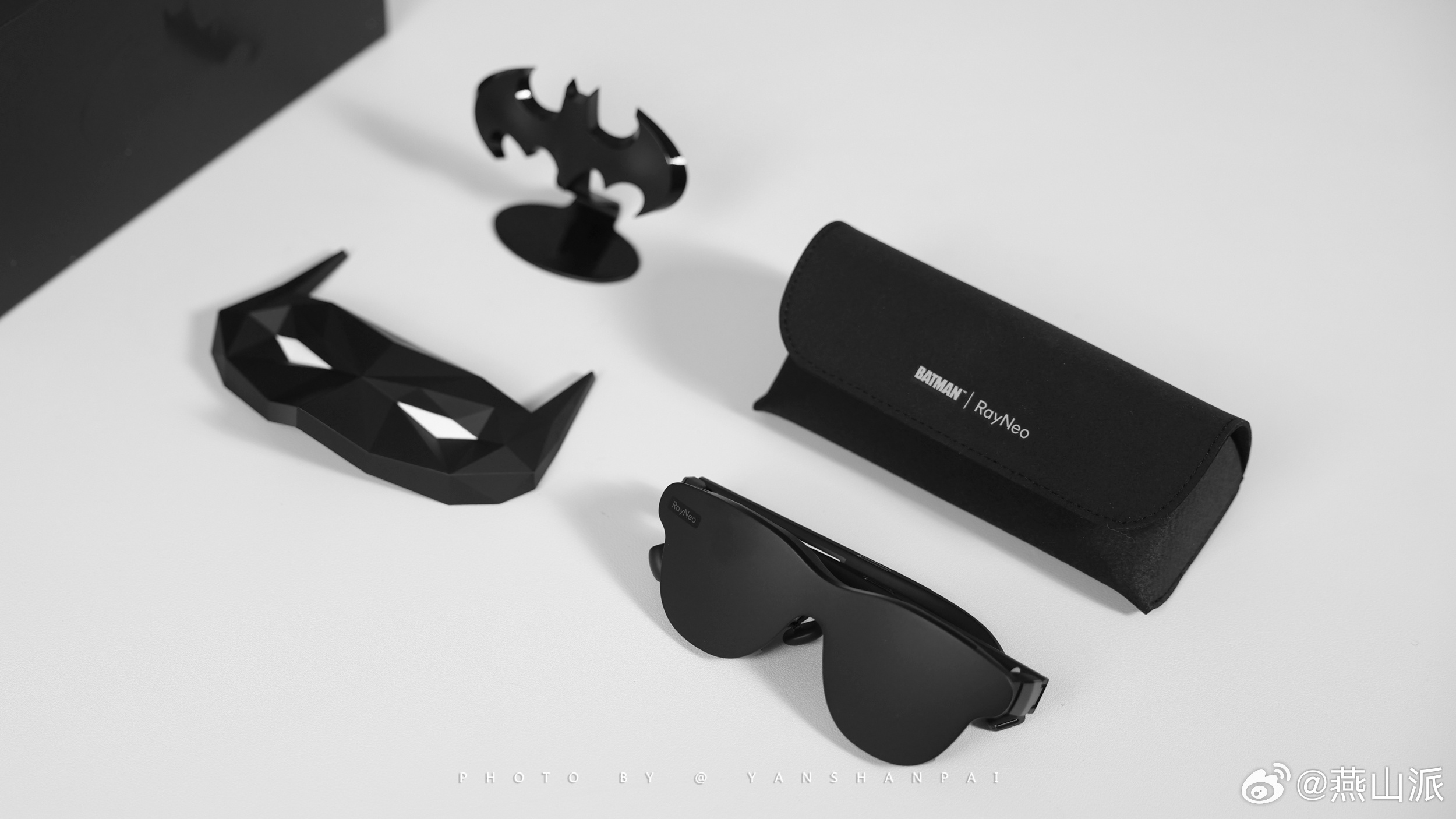 不得不承认，雷鸟，你是会整活的。最新发布的雷鸟 Air 4 Pro 蝙蝠侠限定版