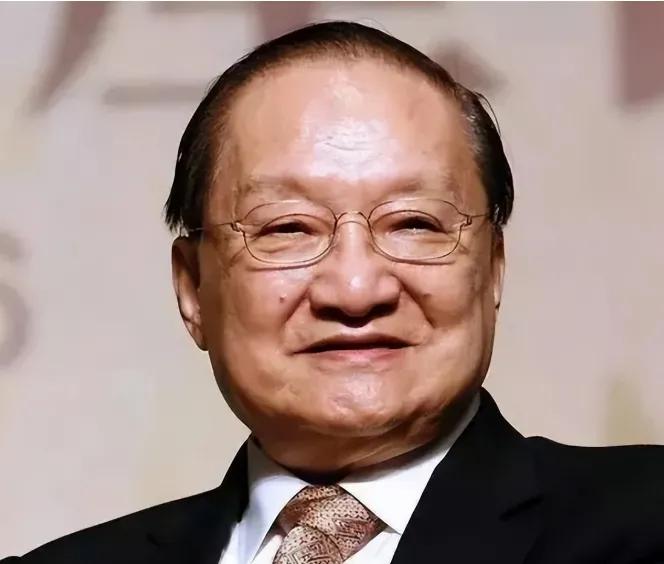 1984年，聂卫平应邀到金庸家里做客，连吃了13只螃蟹。可金庸却一直黑着脸，聂卫