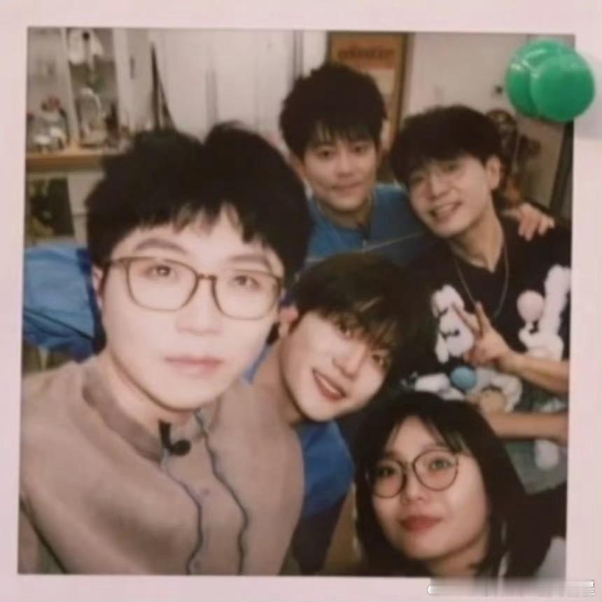 喜欢有生命力的群像 