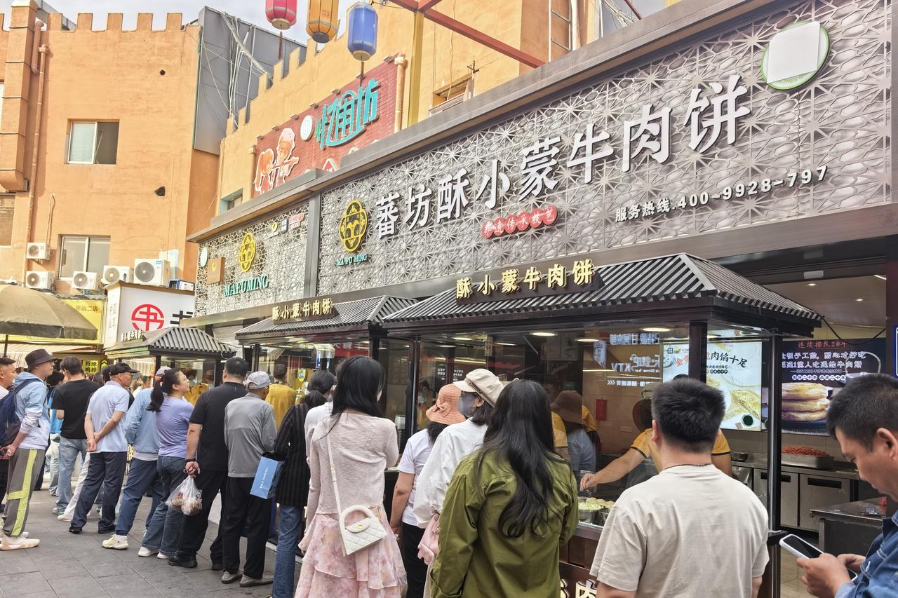 烟火银川，一口酥香藏怀远夜市——蕃坊酥小蒙牛肉饼的现做现烤时刻｜怀远夜市的风，裹