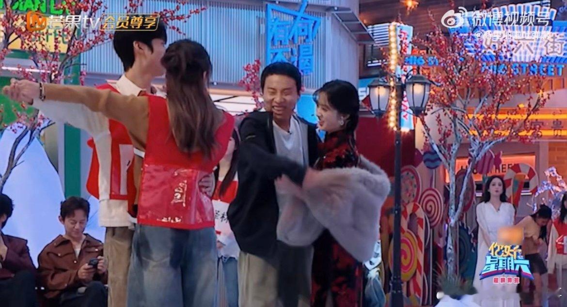 年度最爆笑改编非他俩莫属！徐志胜的 “神颜” 梗、沈月的绝望 “说词” 提醒，再