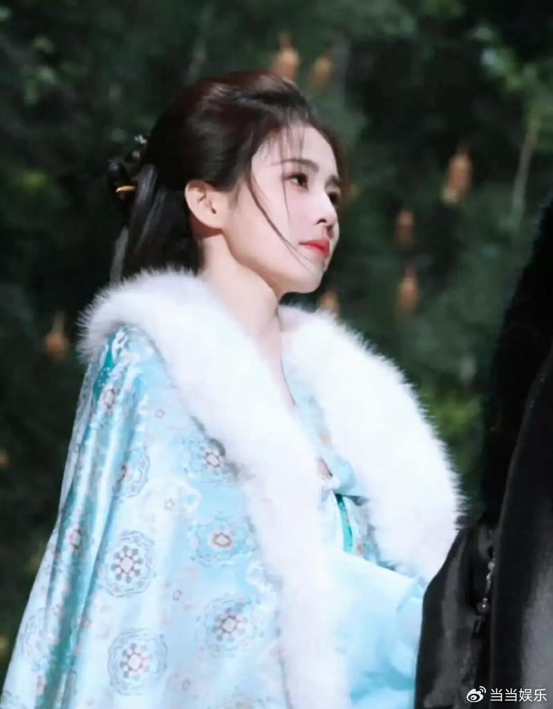 刷到《唐宫奇案》的片段，说实话有点纠结。热搜上唐宫奇案女性互助这个话题，确实戳中