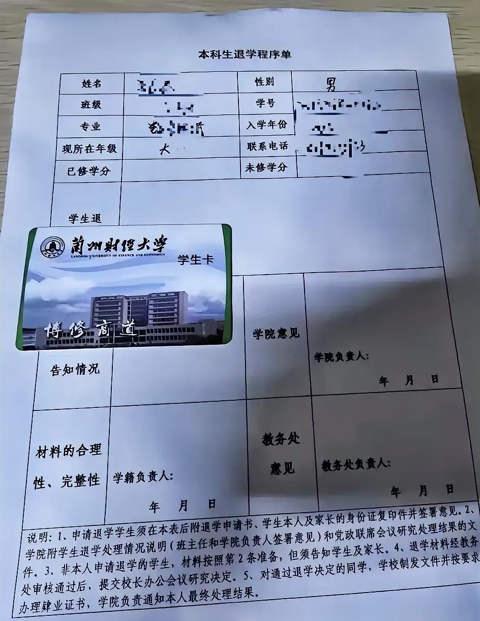 近日，一则关于兰州一名高考考生的家庭故事在网络上引发热议。据报道，这位男孩高考成