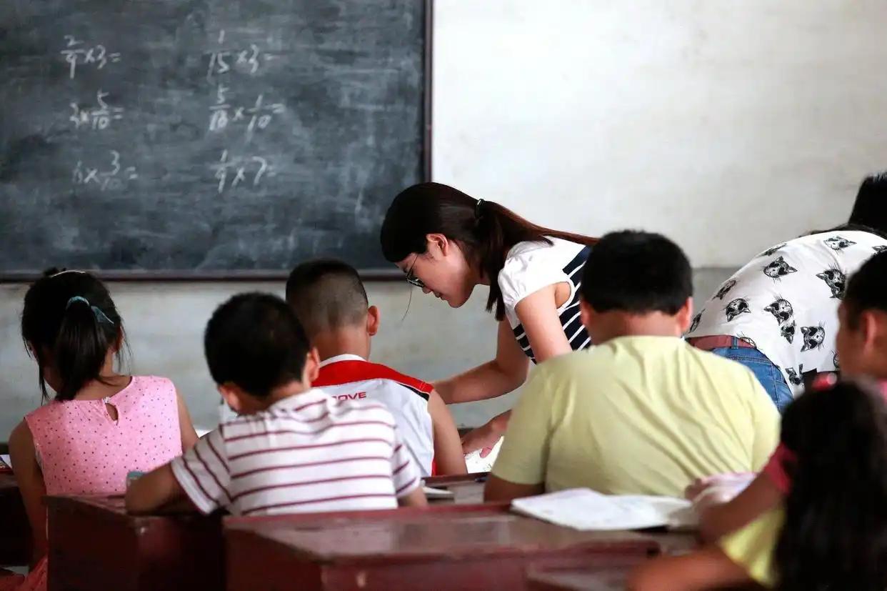 一位教育学家提出疑问，现在各方都应该满意了，教师彻底管不住学生了，现在的教学环境