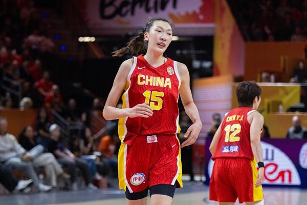 中国女篮为什么三分球命中率低？韩旭毫不客气说出心里话
中国女篮险胜捷克女篮，这场
