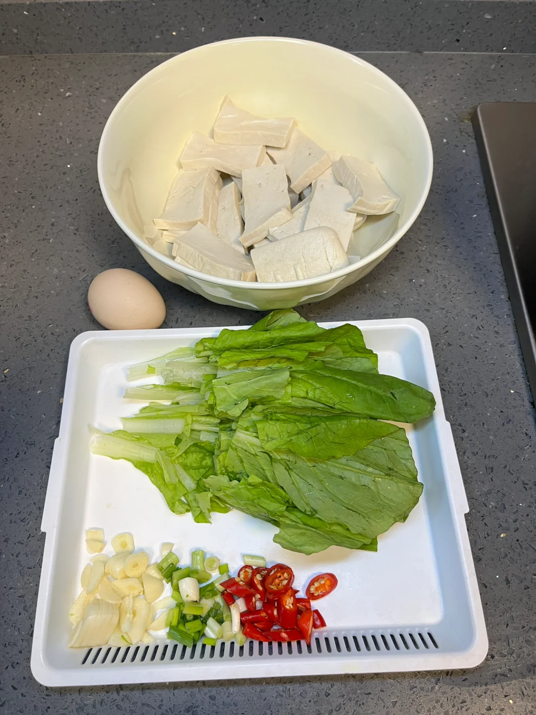 天冷啦！吃个白菜烧豆腐简直太巴适了！