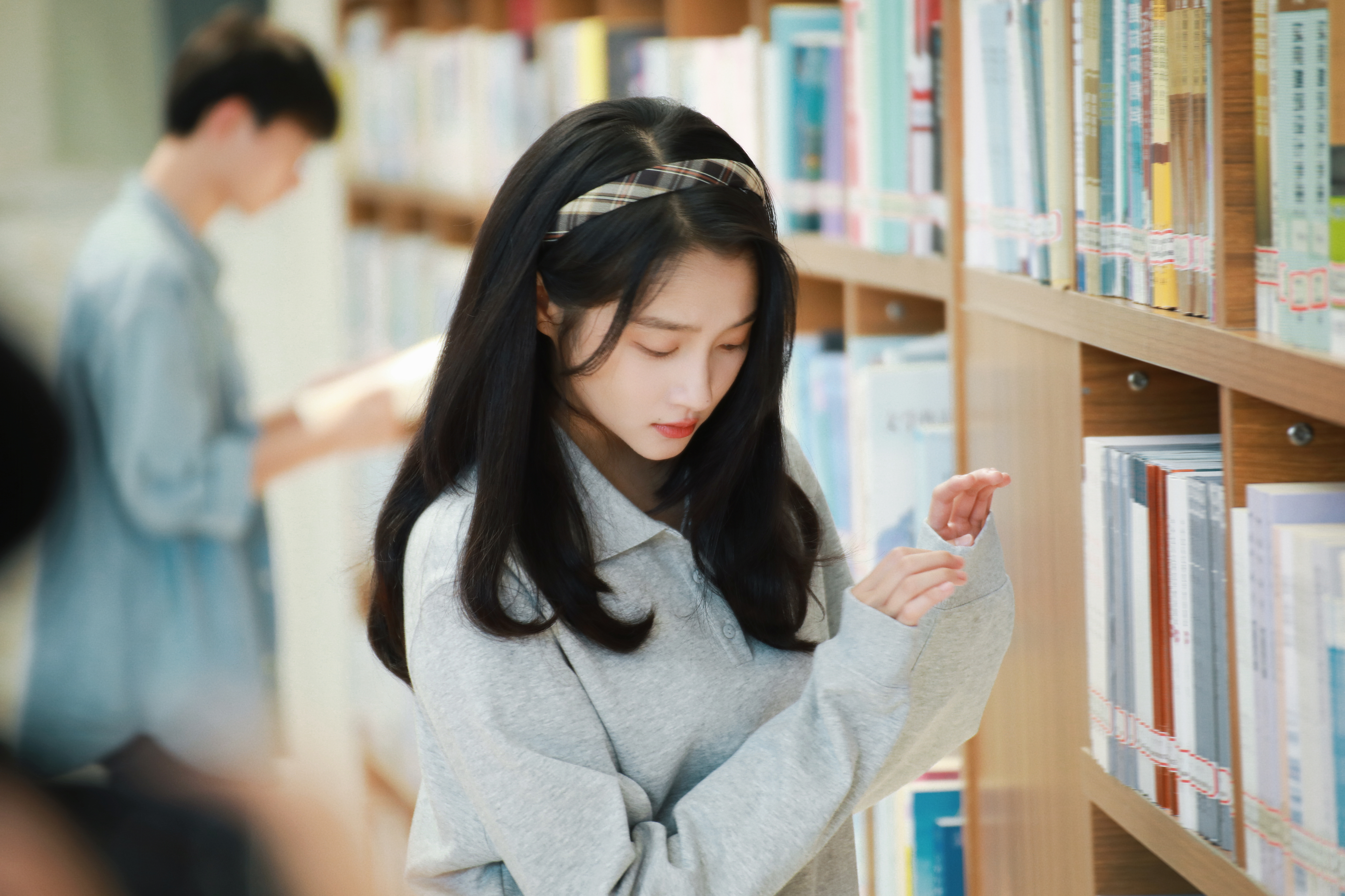 关晓彤杀青后第一件事关晓彤 在复制粘贴的时代，你是手写的诗